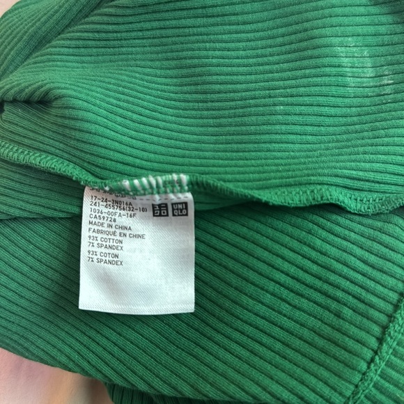 Uniqlo ribbed tank top - Picture 5 of 5